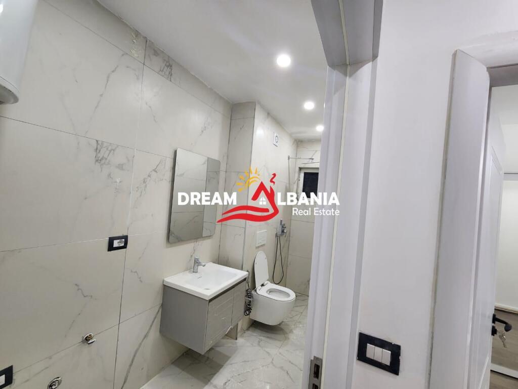 Shitet Apartament 1+1 tek Komuna e Parisit, prane Rrethrrotullimit (ID 41111169)