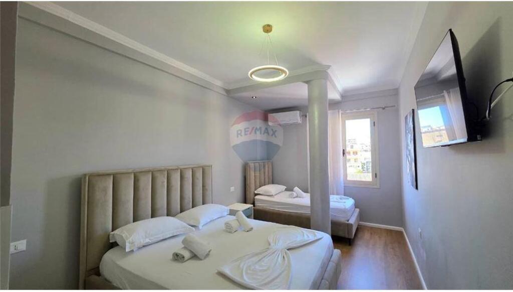 🏠 Apartament 2+1 – Për Qira 📍 Sheshi Isa Boletini, pranë Teatrit – Vlorë
