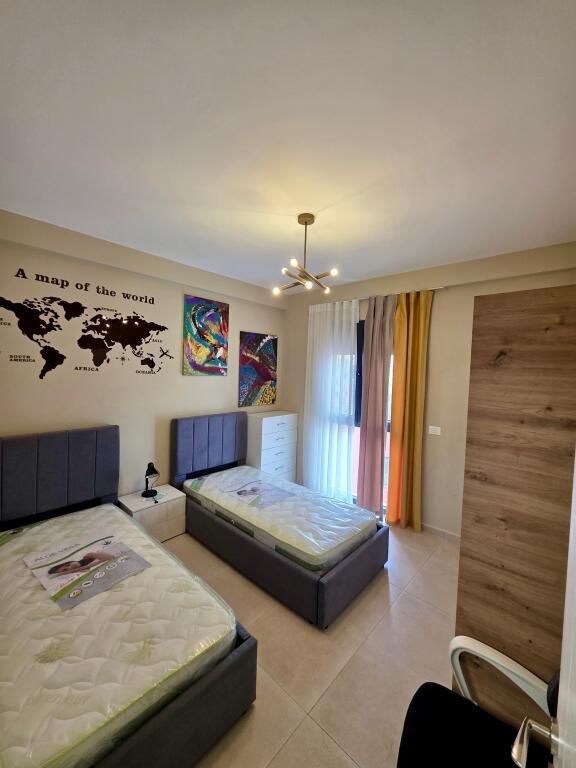 📣 QERA Apartament 2+1 Me 2 Tualete Dhe Verande 📍 Prane Kopeshtit Botanik ✨