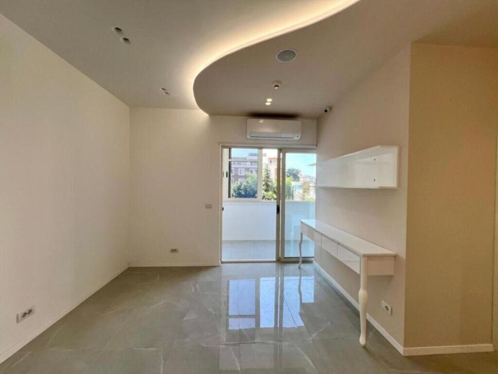 Locale Premium Business in affitto – Complesso Prestige, via Panorama!!!