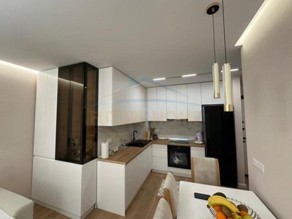 Shitet, Apartament 1+1+ Post Parkimi, Shkozë