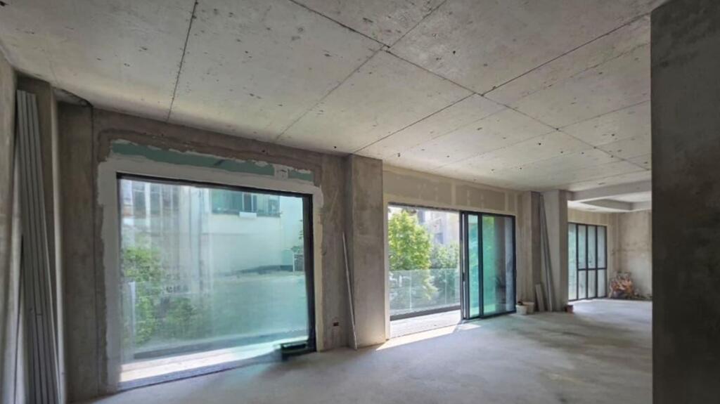 🌟 Jepet me Qira – Zyrë Open Space 136 m², Rruga e Kosovareve