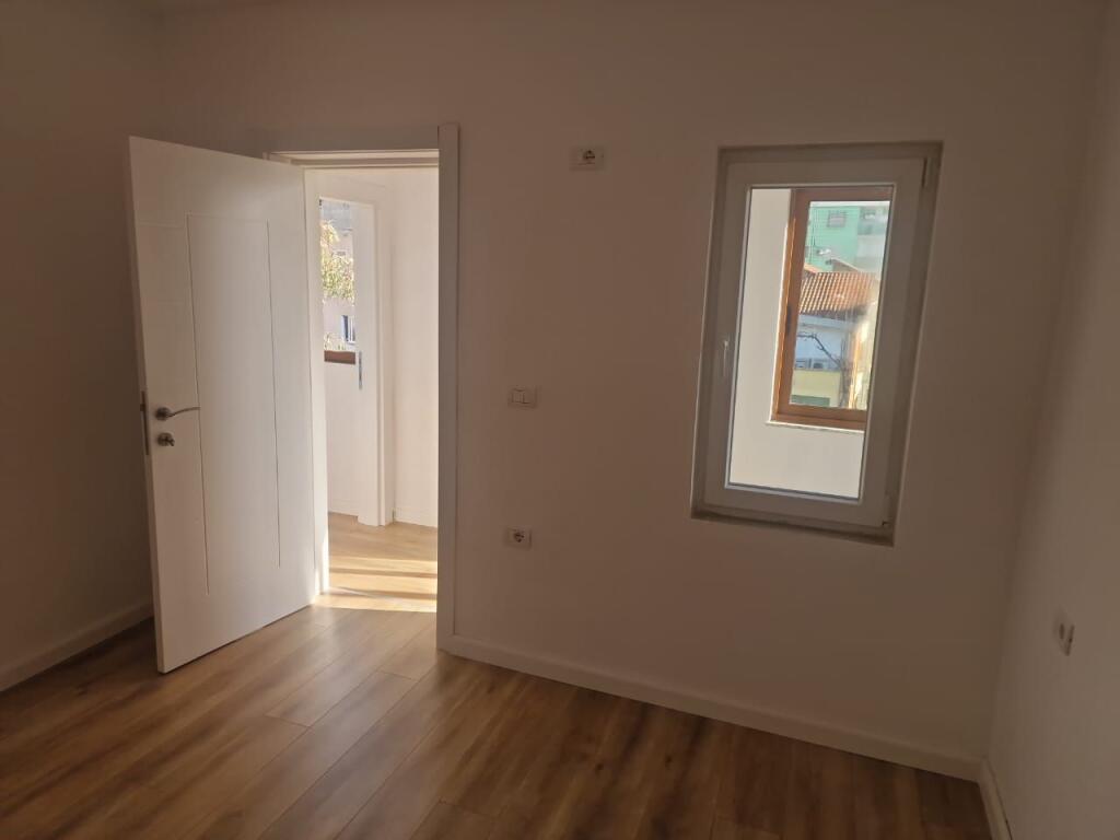 Shitet apartament 1+1 prane Mozaikut te Tiranes