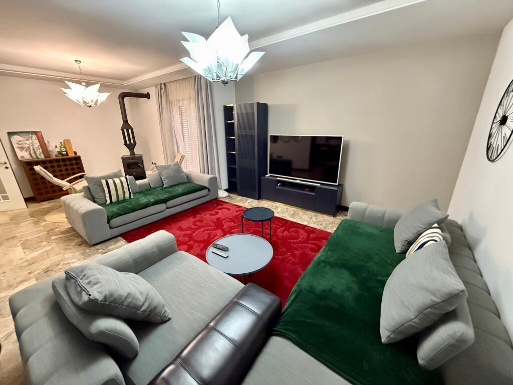 📣 QERA SUPER Apartament 3+1+2+🅿️ (Pjese Vile) 📍 Rruga "5-Maji", Prane Bar "Oda" ✨