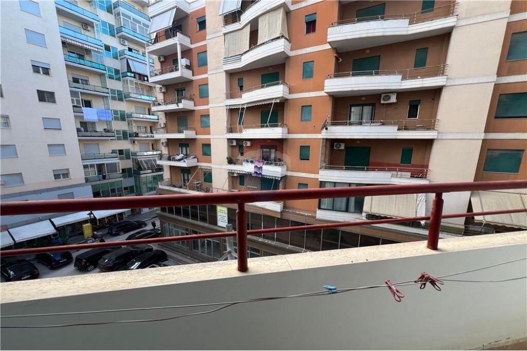 🏡 Apartament 2+1 me Qira – Bulevardi Kryesor, Vlorë
