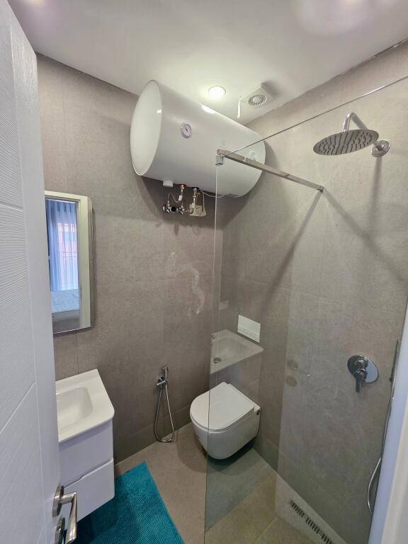 📣 QERA Apartament 2+1 Me 2 Tualete Dhe Verande 📍 Prane Kopeshtit Botanik ✨