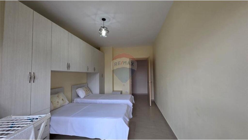 🏠 Appartamento 2+1 + Garage– In Affitto a Lungo Termine 📍 Via Haziz Xhyheri, Lungomare – dietro Hannover Bar, Vlora