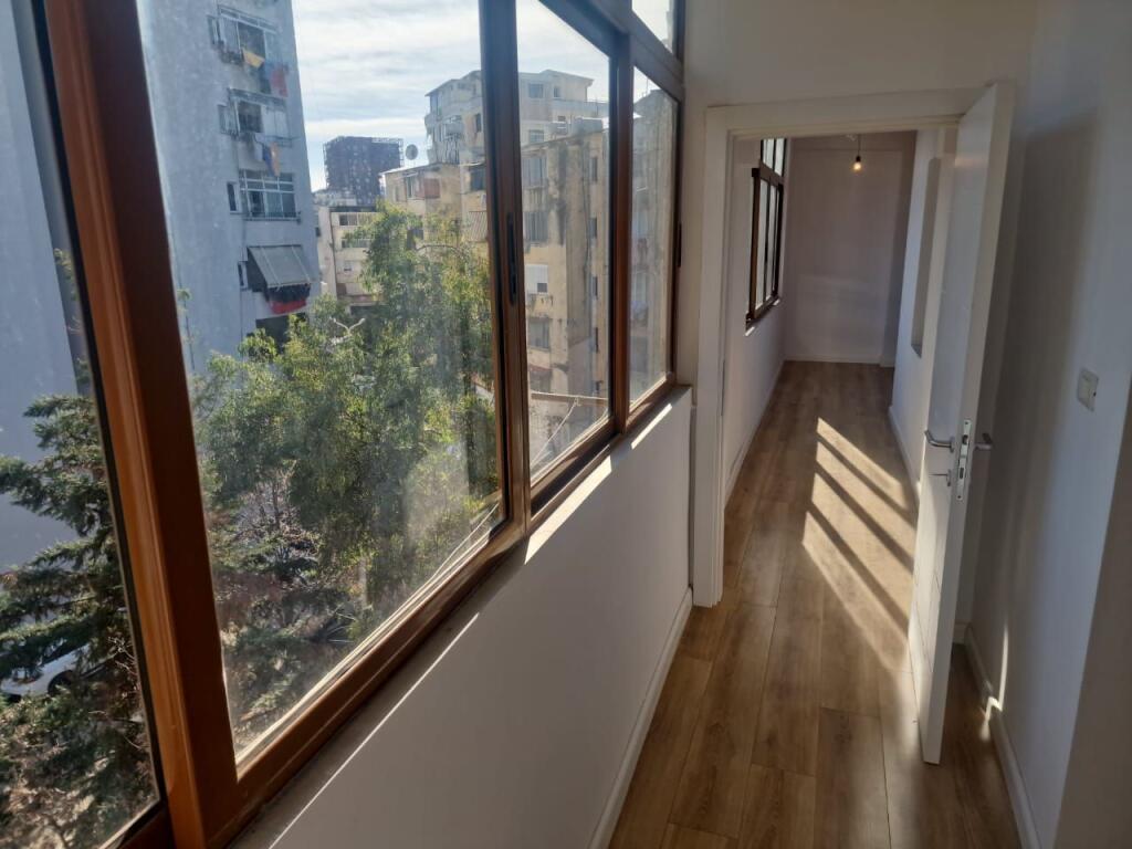 Shitet apartament 1+1 prane Mozaikut te Tiranes