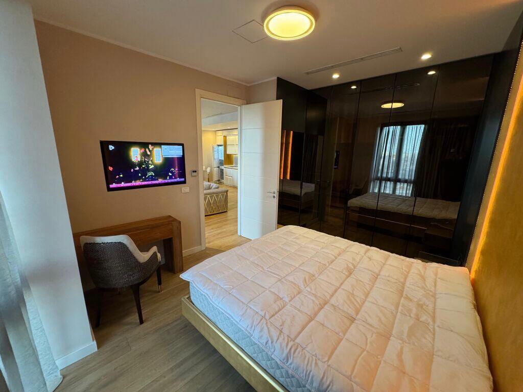 🏡 Jepet me qira apartament luksoz 1+1 – Park Gate, Rr. e Elbasanit