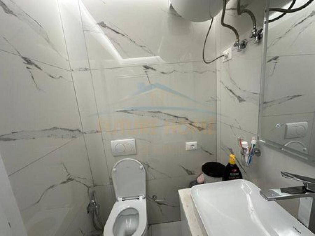 Shitet, Apartament 1+1+ Post Parkimi, Shkozë