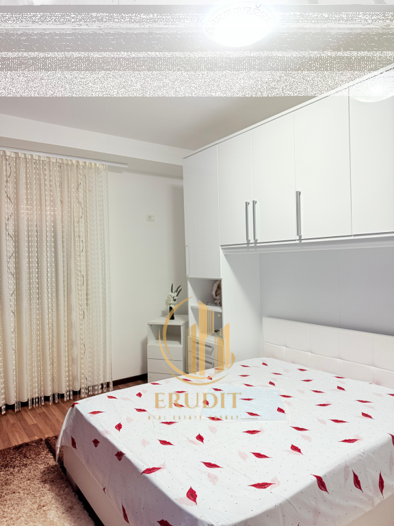 JEPET ME QIRA APARTAMENT 2+1 LUNGOMARE, VLORË
