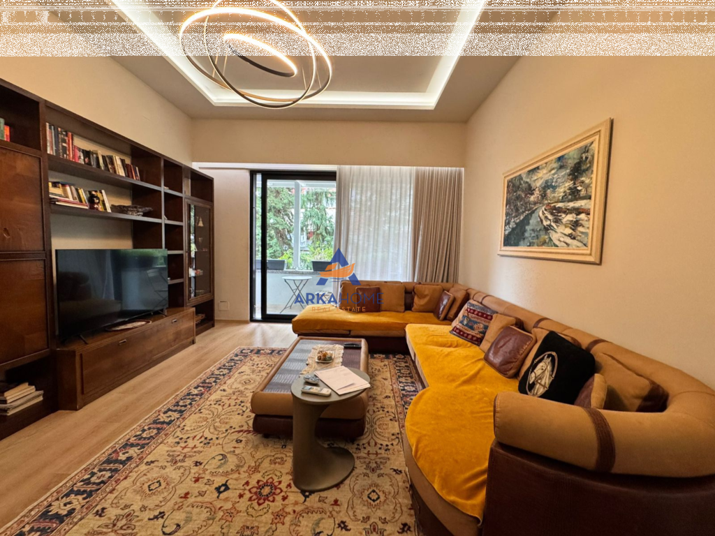 * SHITET APARTAMENT 3+2 "RRUGA “PETI”, LIQENI I THATË" 300.000 EURO