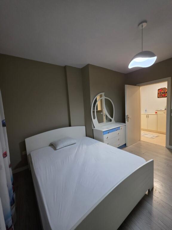 Apartament me qira në Yzberisht – Pallat i Ri!!!