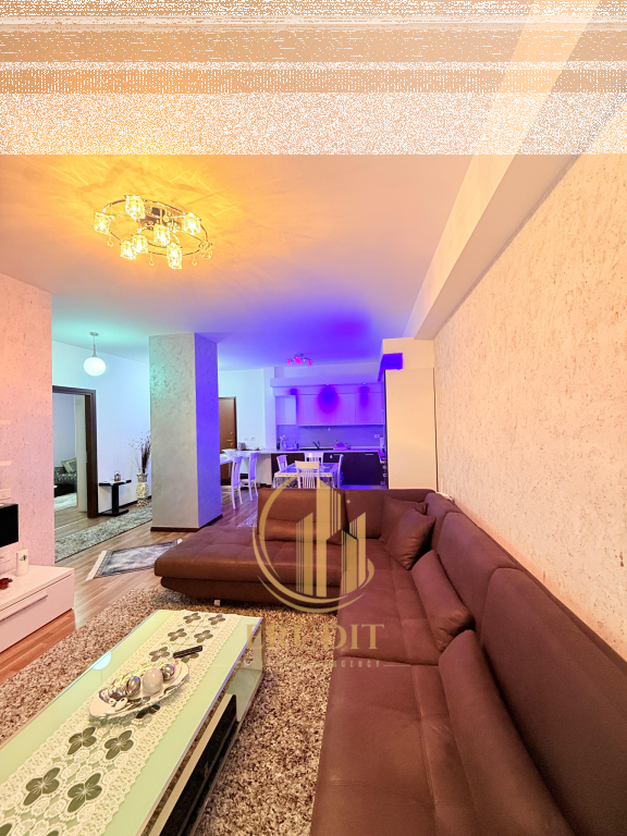 JEPET ME QIRA APARTAMENT 2+1 LUNGOMARE, VLORË