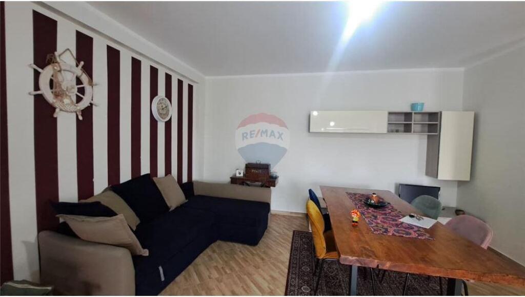 🏠 Appartamento 2+1 – In Affitto a Lungo Termine 📍 Piazza dell'Indipendenza / Skelë, Vlorë (vicino alla scuola “1 Maji”)
