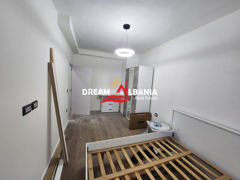 Shitet Apartament 1+1 tek Komuna e Parisit, prane Rrethrrotullimit (ID 41111169)