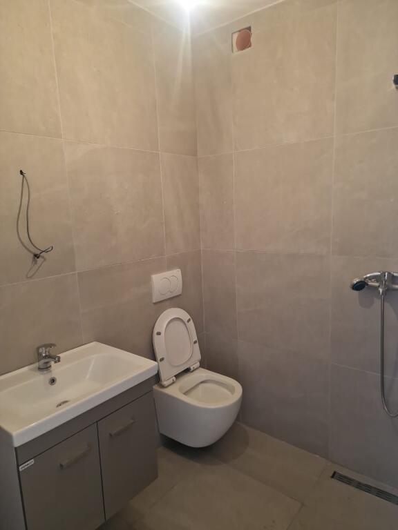 Shitet apartament 1+1 prane Mozaikut te Tiranes