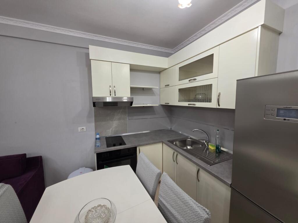 Apartament me qira në Yzberisht – Pallat i Ri!!!