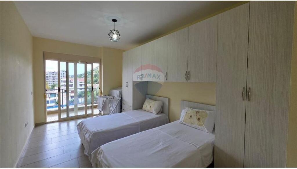 🏠 Appartamento 2+1 + Garage– In Affitto a Lungo Termine 📍 Via Haziz Xhyheri, Lungomare – dietro Hannover Bar, Vlora