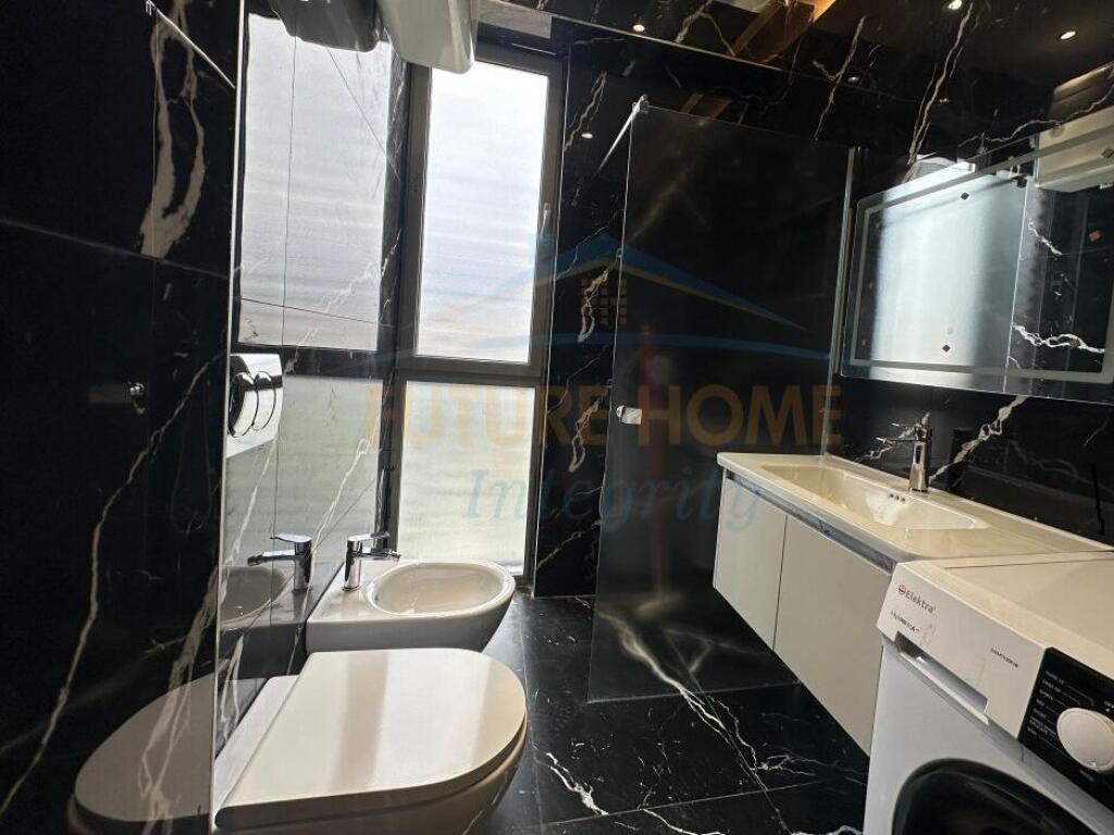 AFFITTASI APPARTAMENTO 3+1+POSTO AUTO VICINO AL MERCATO ELETTRICO