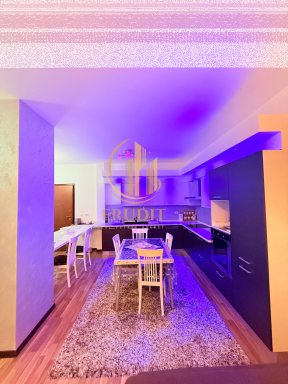 JEPET ME QIRA APARTAMENT 2+1 LUNGOMARE, VLORË