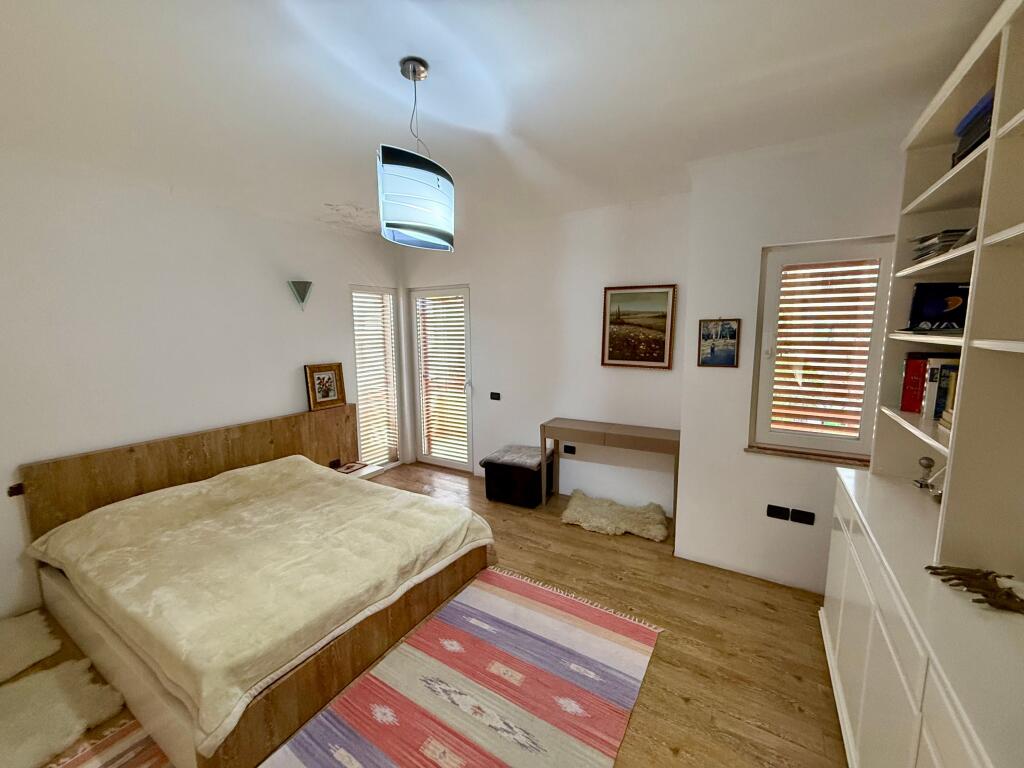 📣 QERA SUPER Apartament 3+1+2+🅿️ (Pjese Vile) 📍 Rruga "5-Maji", Prane Bar "Oda" ✨