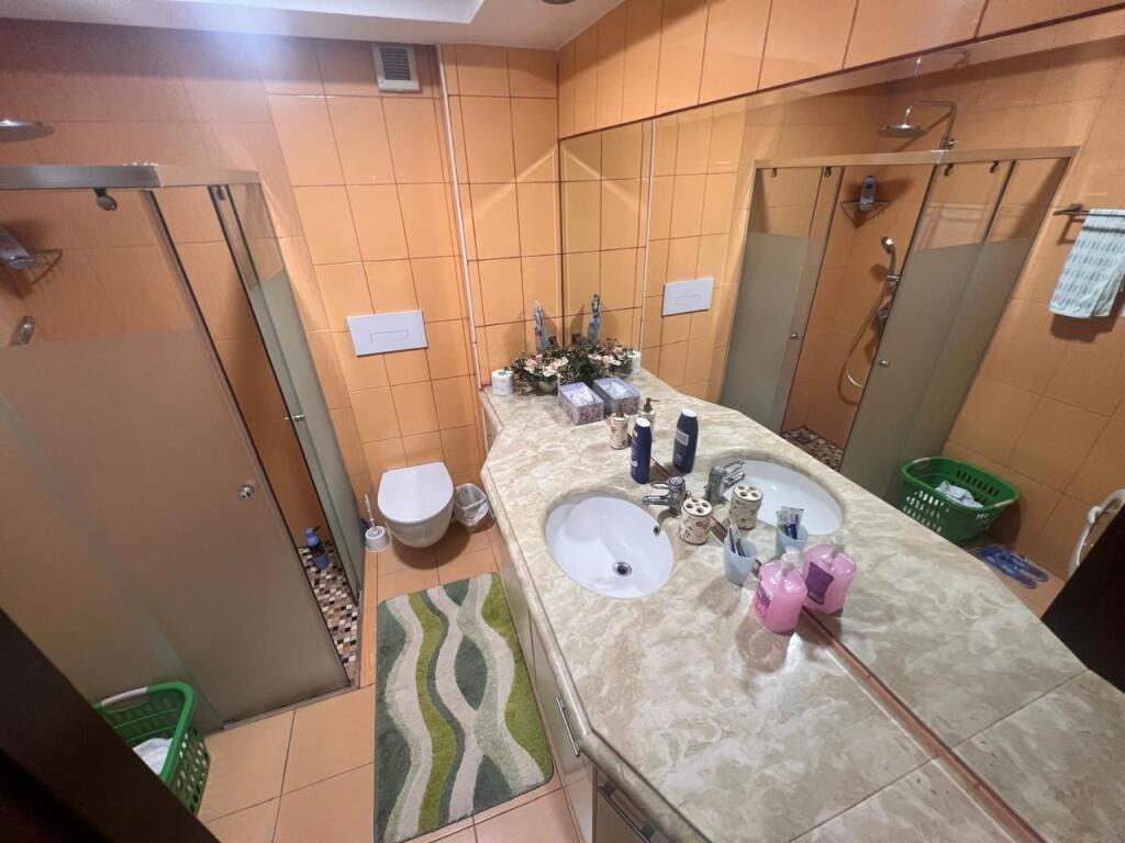 Jepet me qera Apartament 2+1 prane Air Albania.
