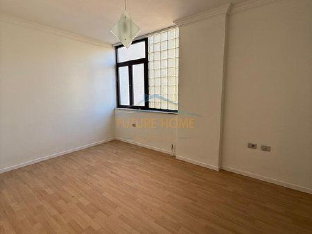 For sale, Apartment 2+1, Red School, Tirana