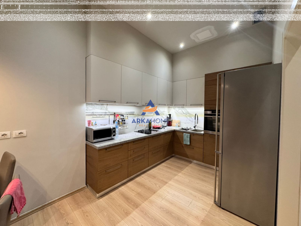 * SHITET APARTAMENT 3+2 "RRUGA “PETI”, LIQENI I THATË" 300.000 EURO