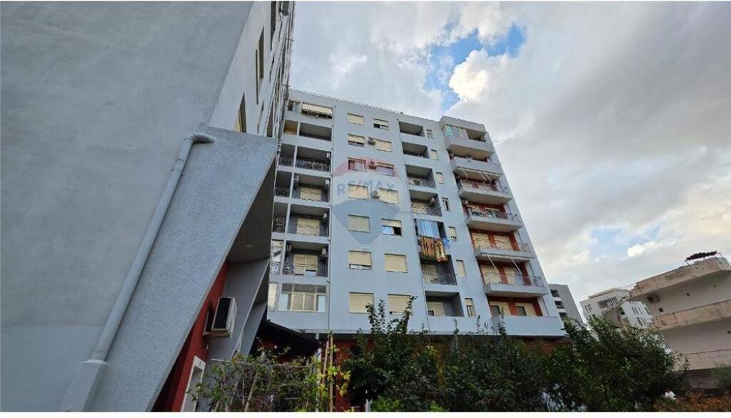 🏠 Appartamento 2+1 + Garage– In Affitto a Lungo Termine 📍 Via Haziz Xhyheri, Lungomare – dietro Hannover Bar, Vlora