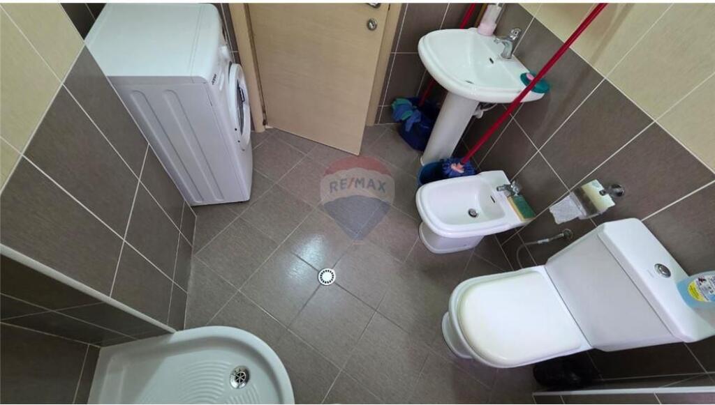 🏠 Appartamento 2+1 + Garage– In Affitto a Lungo Termine 📍 Via Haziz Xhyheri, Lungomare – dietro Hannover Bar, Vlora