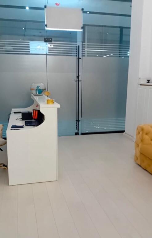 UFFICIO IN AFFITTO 80 M2 STRADA DI KAVAJA 1100 EURO