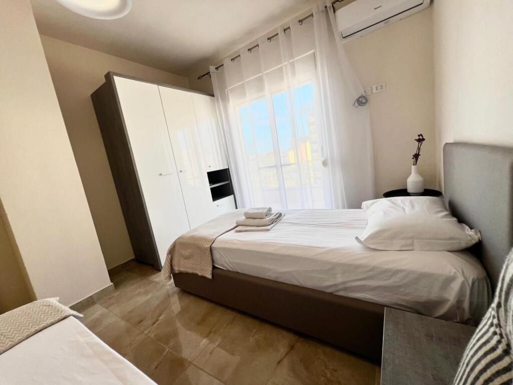 Shitet Apartament 3+1+2