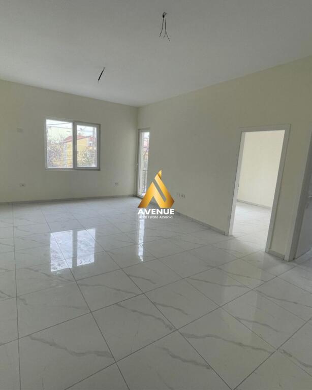 BUSINESS PREMISES FOR RENT – BLUE BOULEVARD, KAMËZ