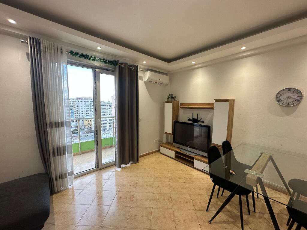Apartament 1+1 në qendër të Durrësit, pallati i sportit