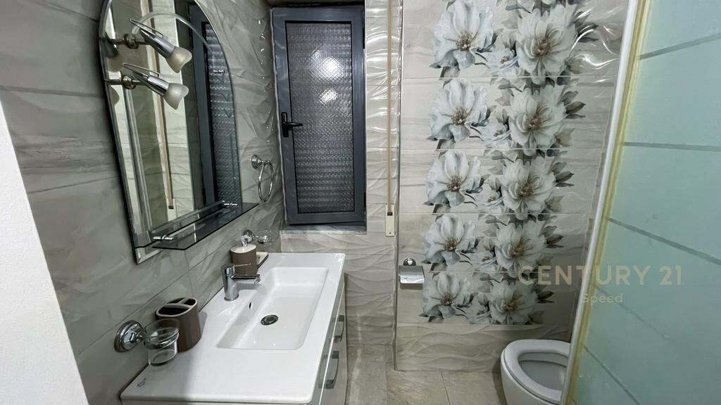 Apartment 2+1+2 for rent at Komuna e Parisit!