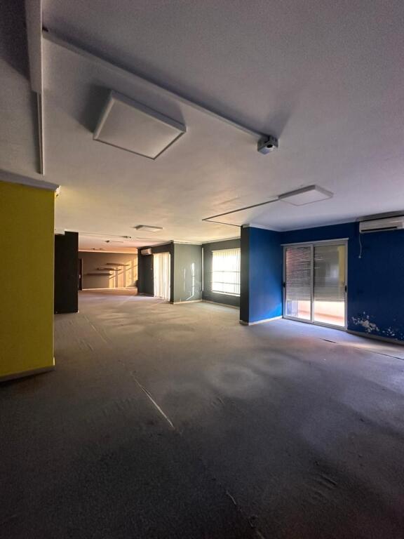 UFFICIO IN AFFITTO 585 M2 VIA KAVAJES 6.000 EURO