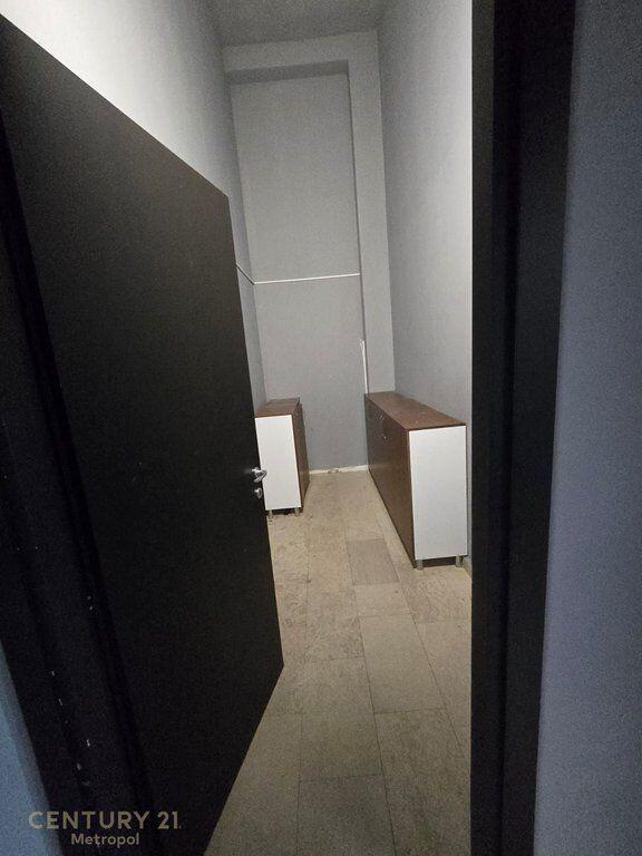 Jepet me qira Ambjent zyrash Premium në zonën Ali Demi.Kati Fundit