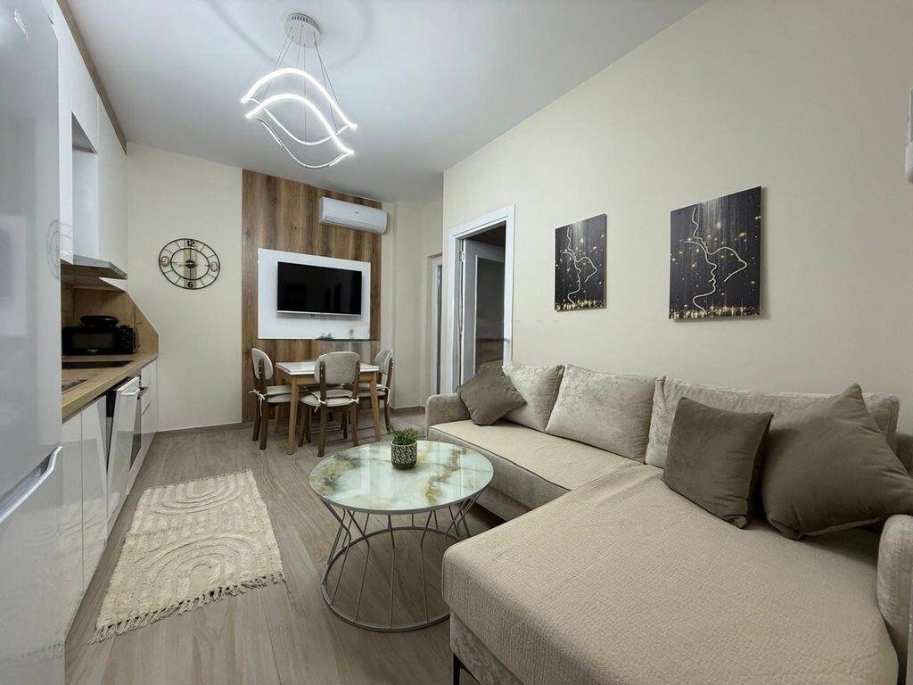 Jepet me qera apartament te Xhamlliku 2+1