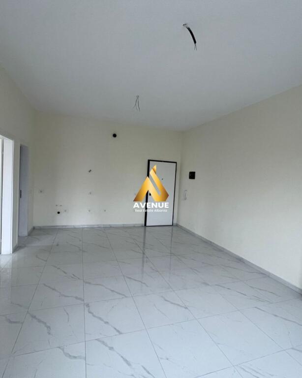 BUSINESS PREMISES FOR RENT – BLUE BOULEVARD, KAMËZ
