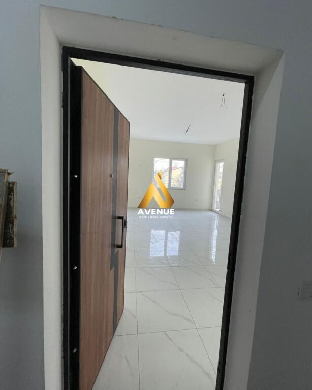 BUSINESS PREMISES FOR RENT – BLUE BOULEVARD, KAMËZ