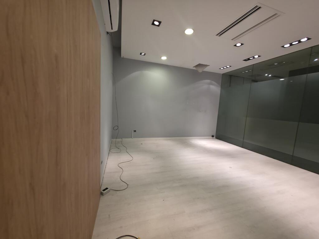 Dyqan / Zyrë me Qira – Vesa Center, Bllok