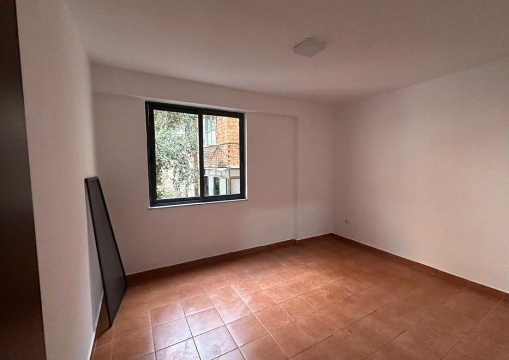 Affitto, Appartamento 2+1, Via Elbasani, Tirana.