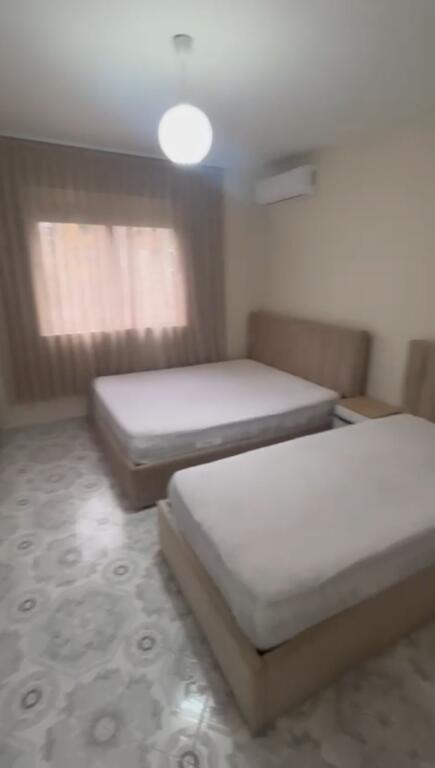 JEPET ME QERA APARTAMENT 1+1 – PORCELAN, PRANË UET