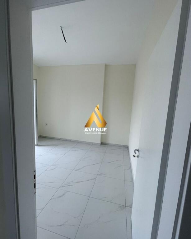 BUSINESS PREMISES FOR RENT – BLUE BOULEVARD, KAMËZ