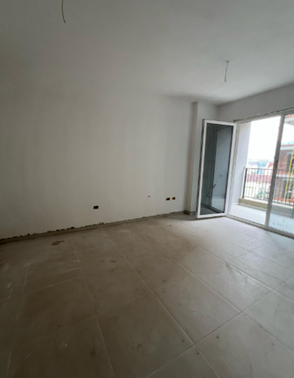🏡 Shitet Apartament – Univers City