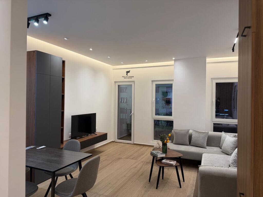 APARTAMENT ME QERA 1+1 ZOGU ZI 800 EURO