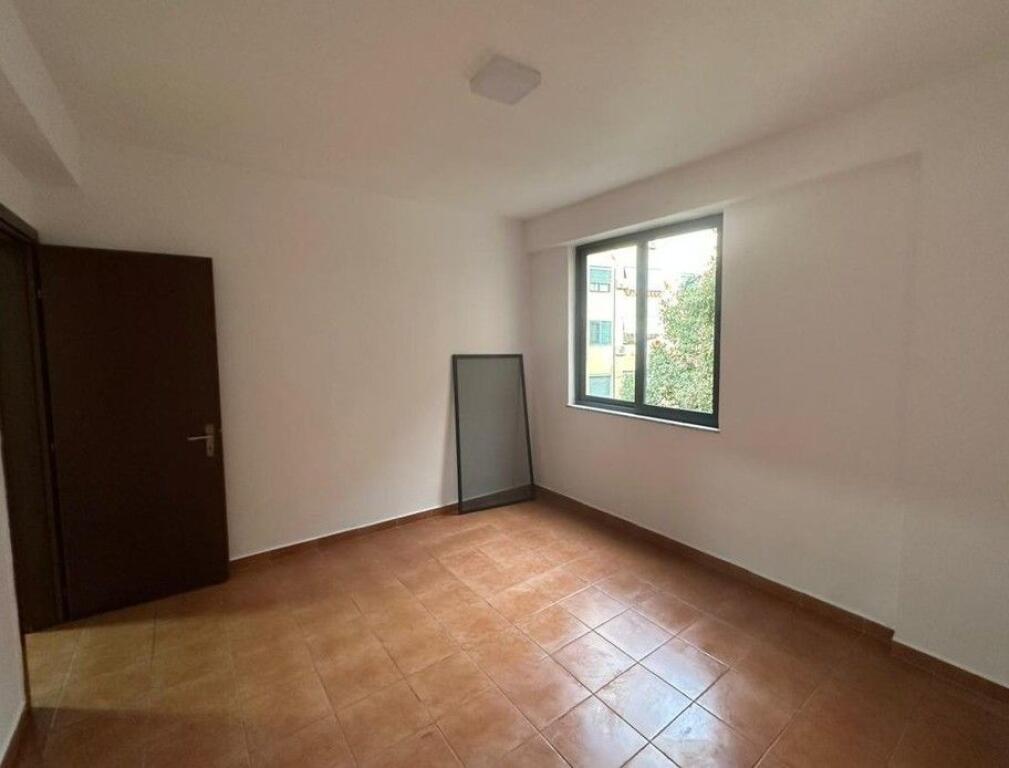 Affitto, Appartamento 2+1, Via Elbasani, Tirana.