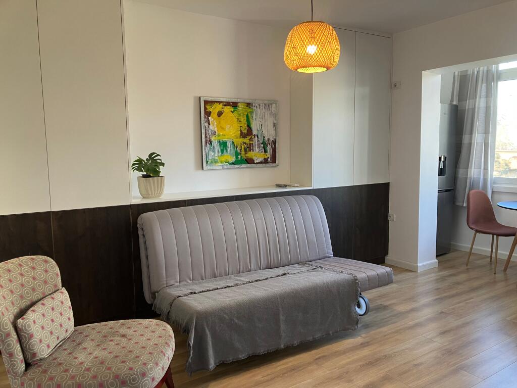 Studio apartment for rent for residence or Air Bnb  📍 Perfect location – near the Central Post Office, just a few steps from Skënderbej Square