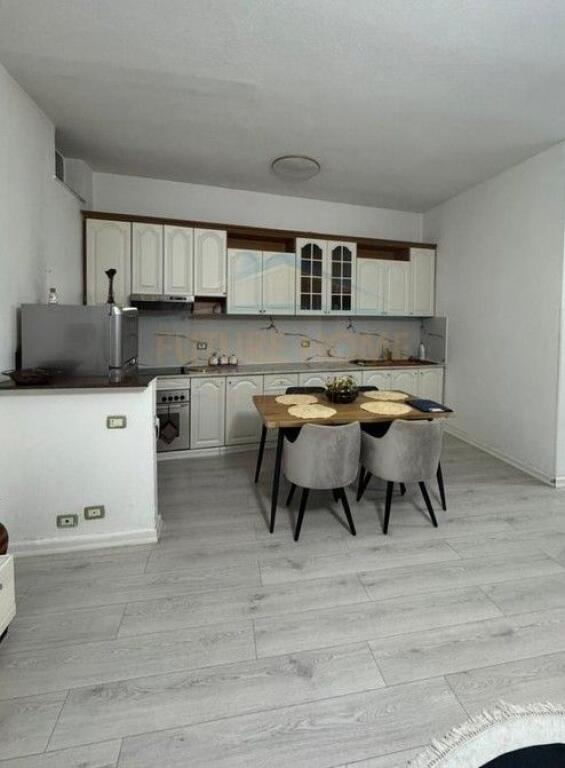 Qera, Apartament 1+1 , Rruga e Barrikadave, Tirane!